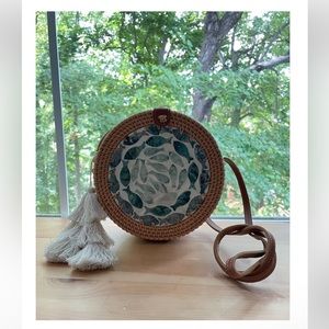 Basket-Like Circular Purse with Marble / Ceramic Fish Design purse